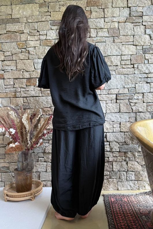 Randles Puff Sleeve Blouse Black